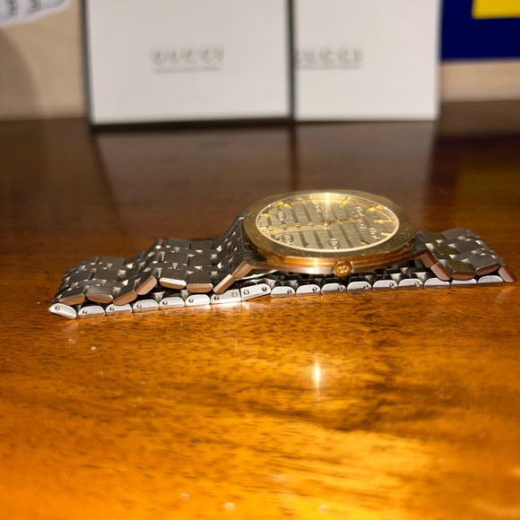 Gucci 38 mm watch - Picture 8 of 8